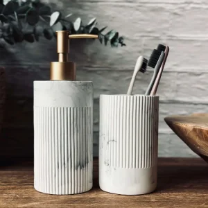 Såpedispenser i marmor-look