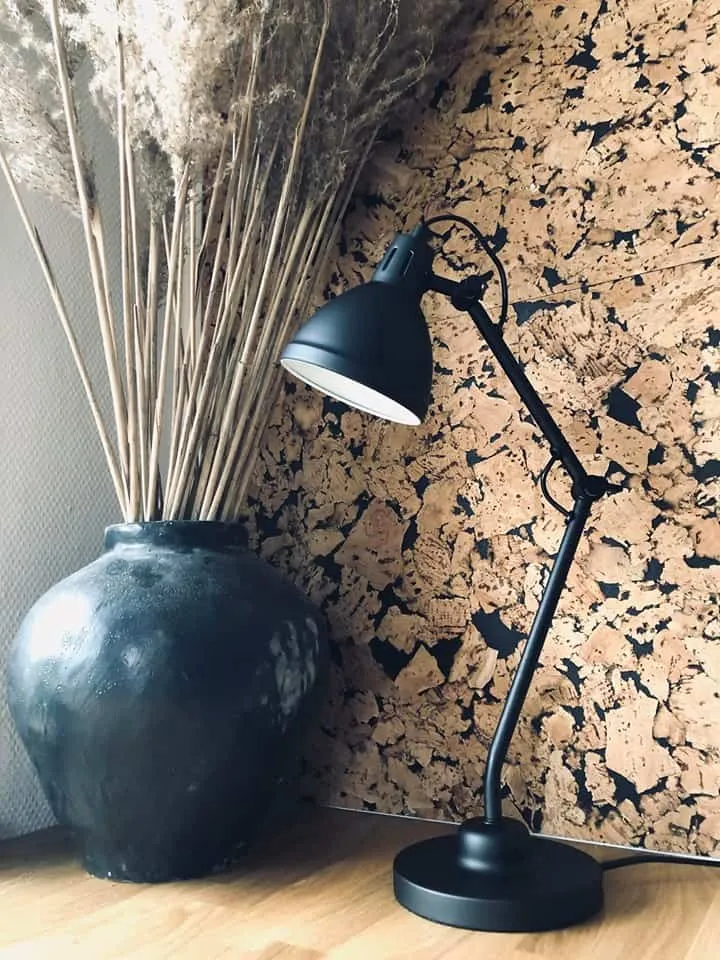 Bordlampe med "knekk" - Sort metall