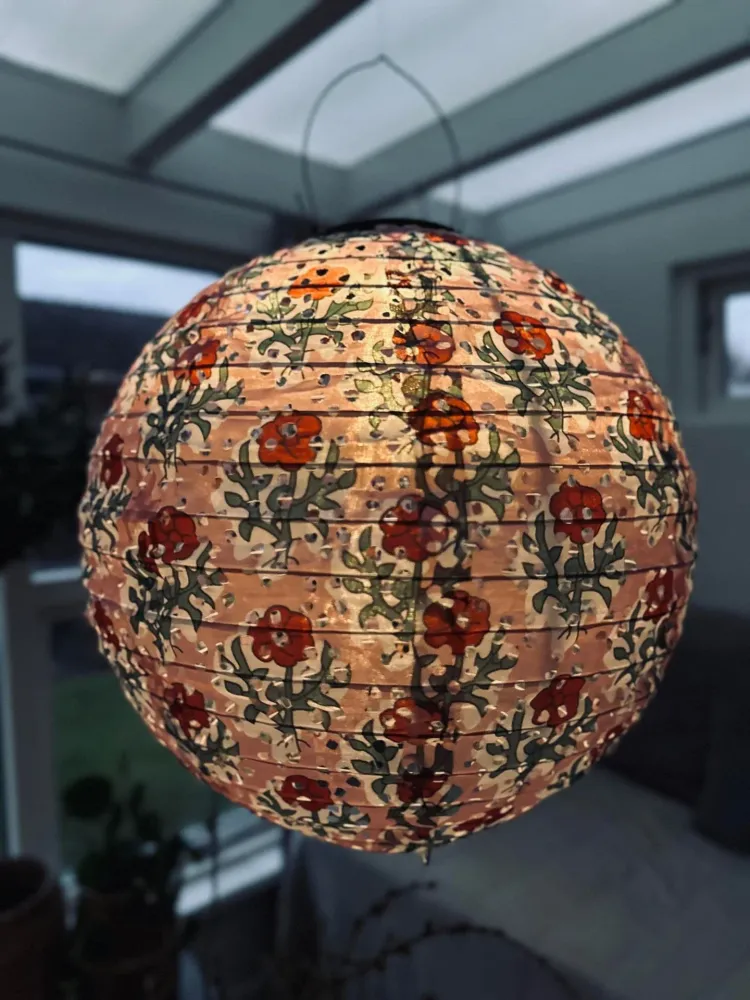 Lampe med solceller – Flower dia 30cm Rose