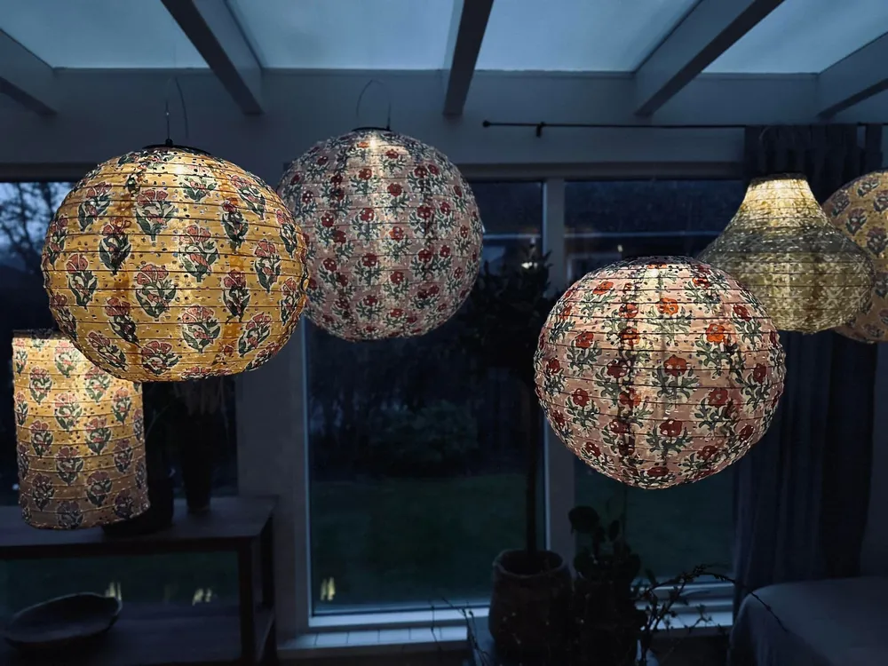 Lampe med solceller – Flower dia 30cm Rose