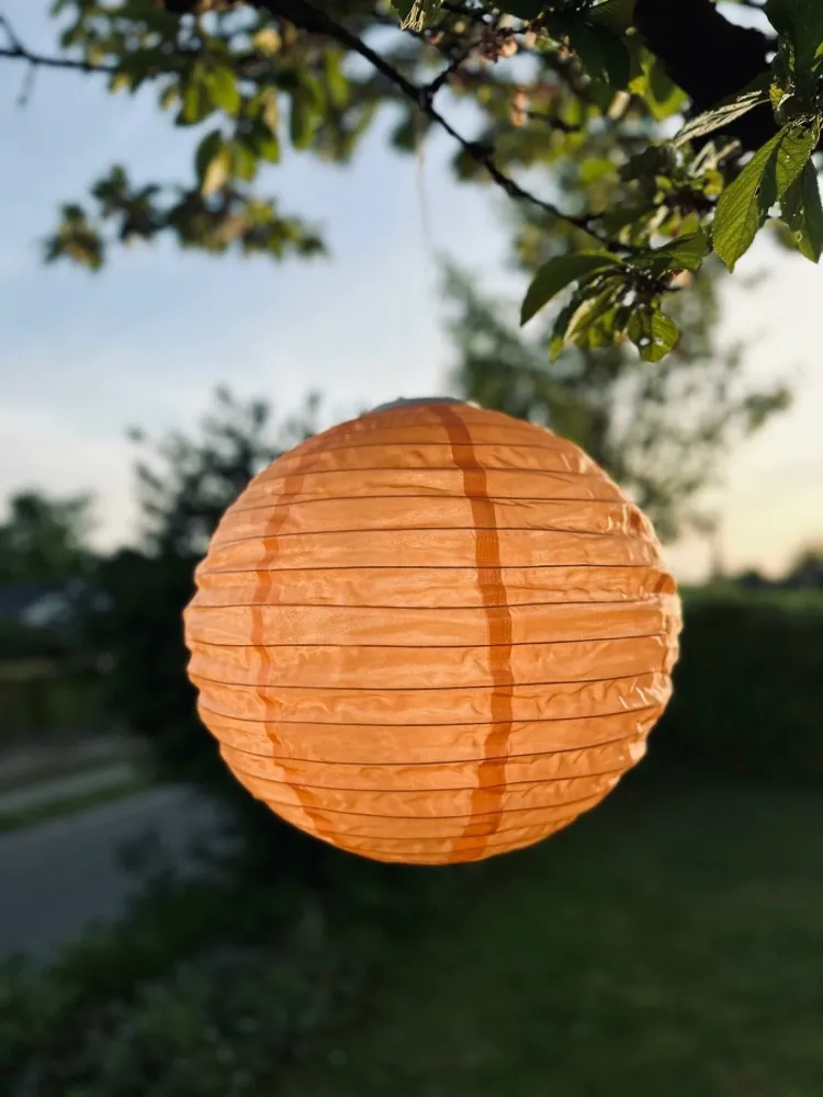 Lampe med solceller – Oransje