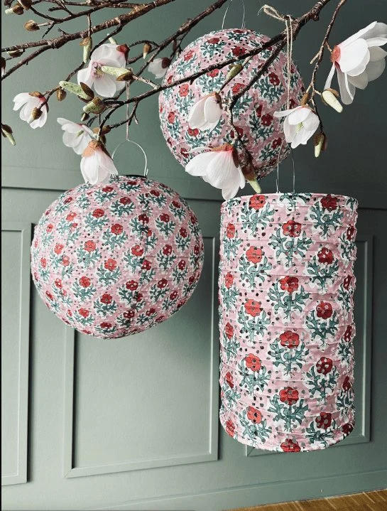 Lampe sylinder med solceller – Flower Rose