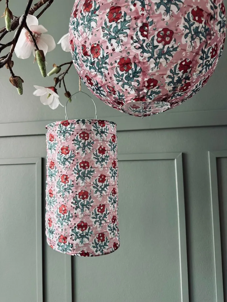 Lampe sylinder med solceller – Flower Rose