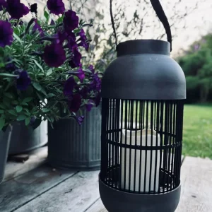 Lanterne med solceller Rattan Høy – Grå