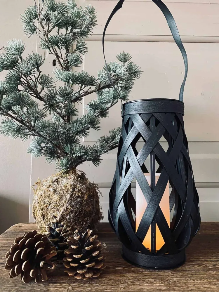 Lanterne med solceller - Svart rattan