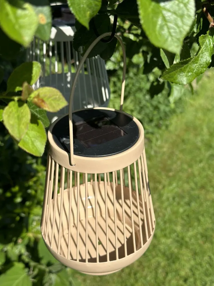 Lanterne ZANDA med solceller – Lys gyllen