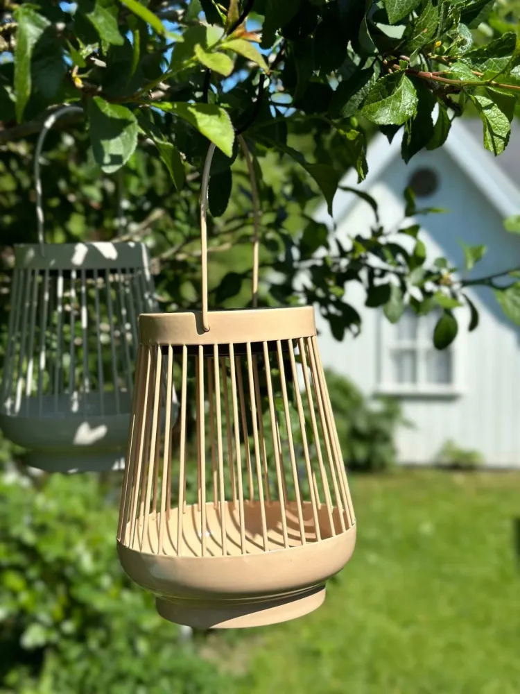 Lanterne ZANDA med solceller – Lys gyllen