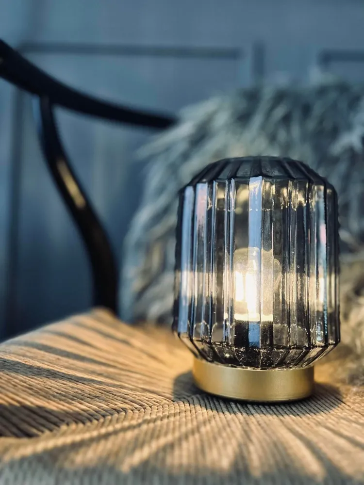 LED-lampe i røykfarget glass - 2. sortering
