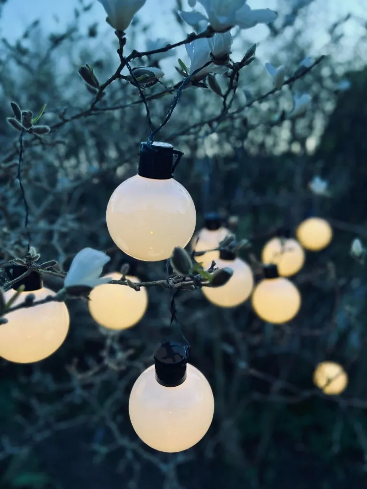 Lyskjede WHITE DOTS - Batteriboks med timer