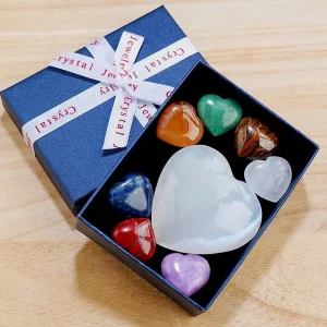 Chakra Heart Sett m/ 50mm Clear Quartz Heart + 7 pcs 20mm Chakra Hearts