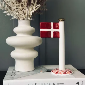 Flagg keramikk – Dannebrog m. rosa fot