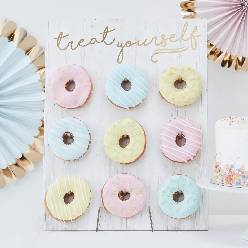 Donutvegg, gull -Treat yourself- 42x32cm