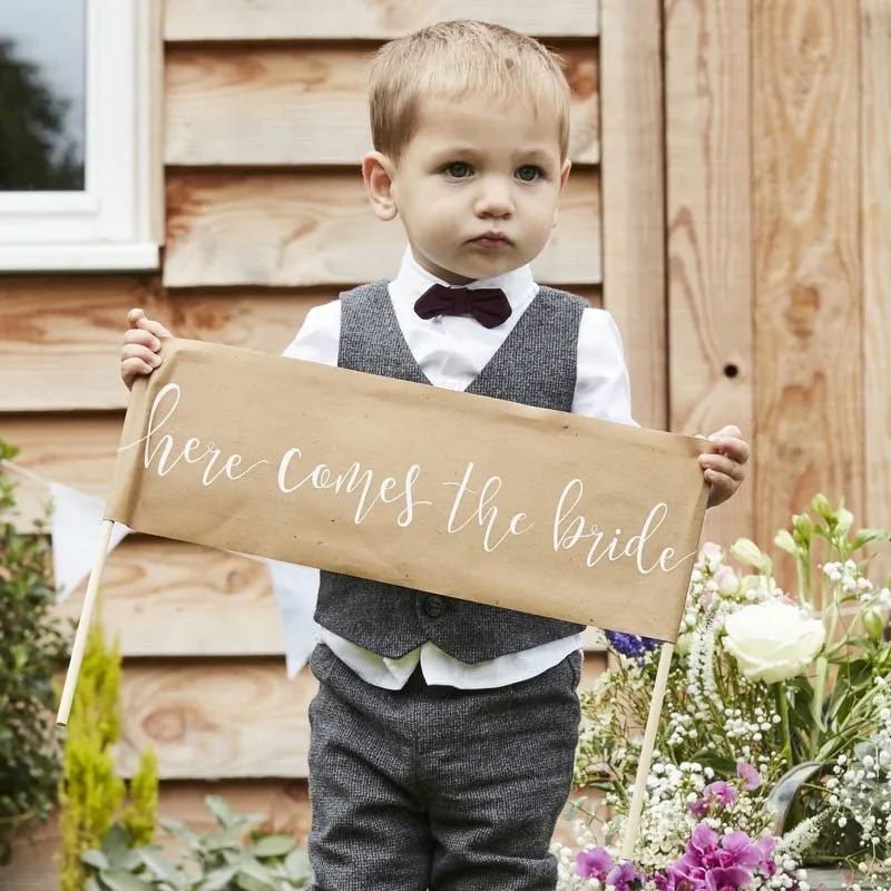 Kraftpapir Skilt "Here Comes Bride"
