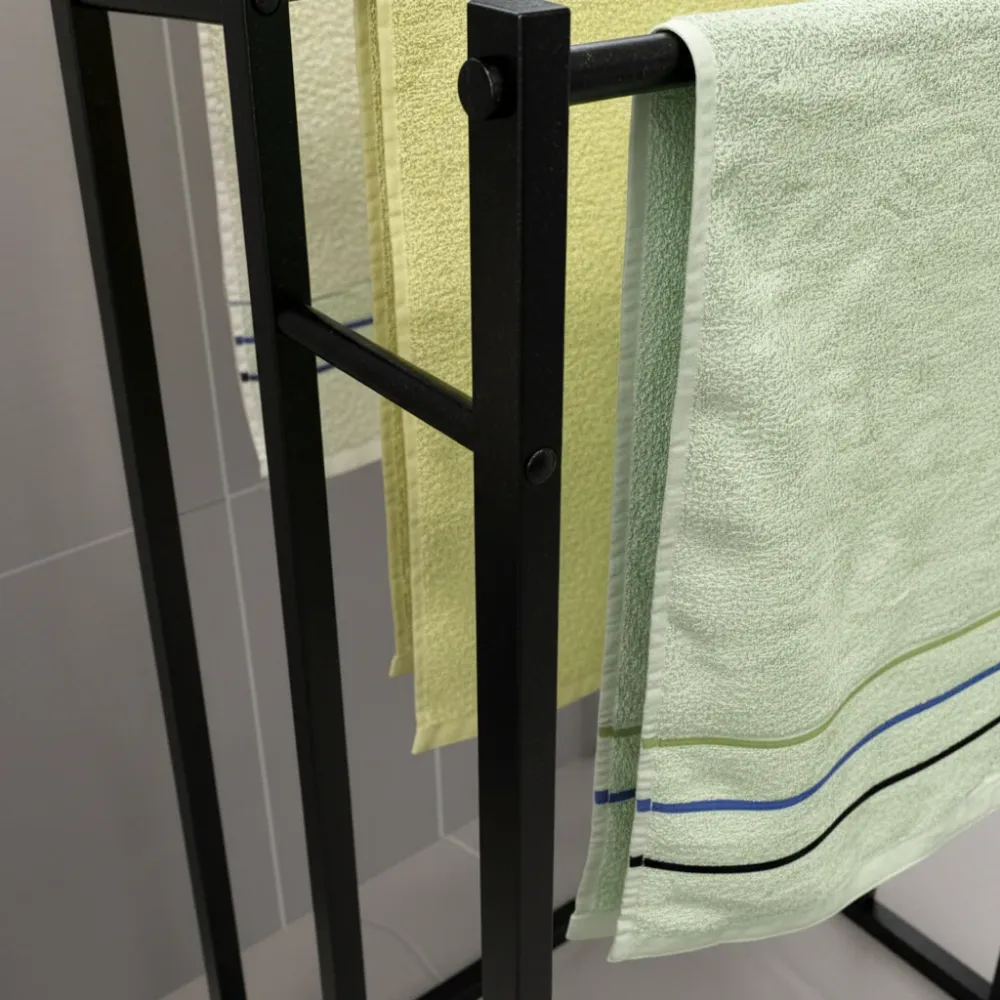 Frittstående håndkleholder i stål - NeatRack