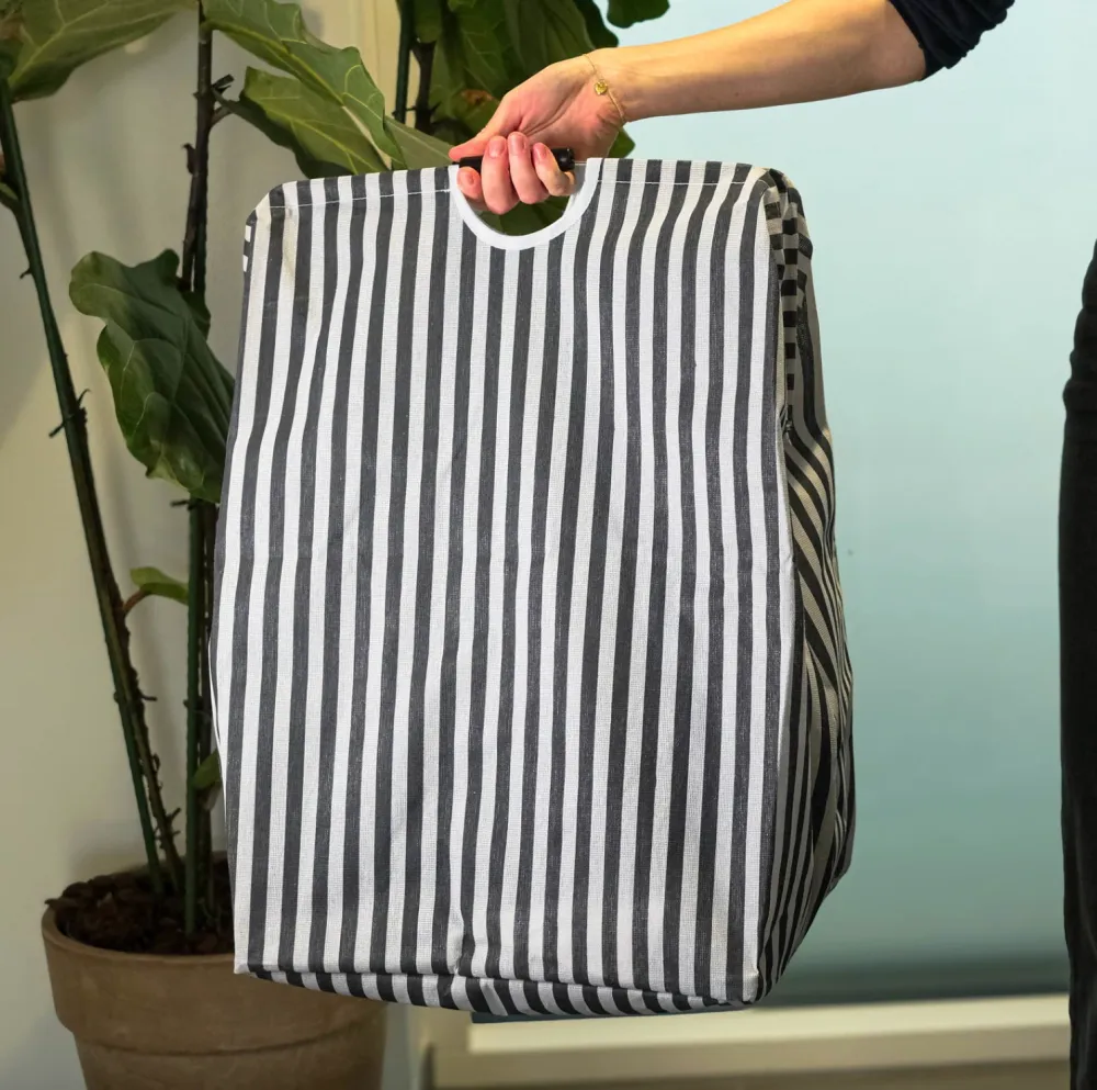 Stripet vasketøyskurv i canvas