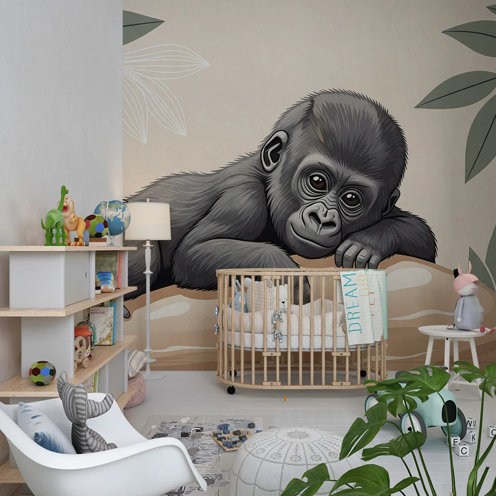 Babyroms tapet | Babygorilla på en stein med tropisk løvverk