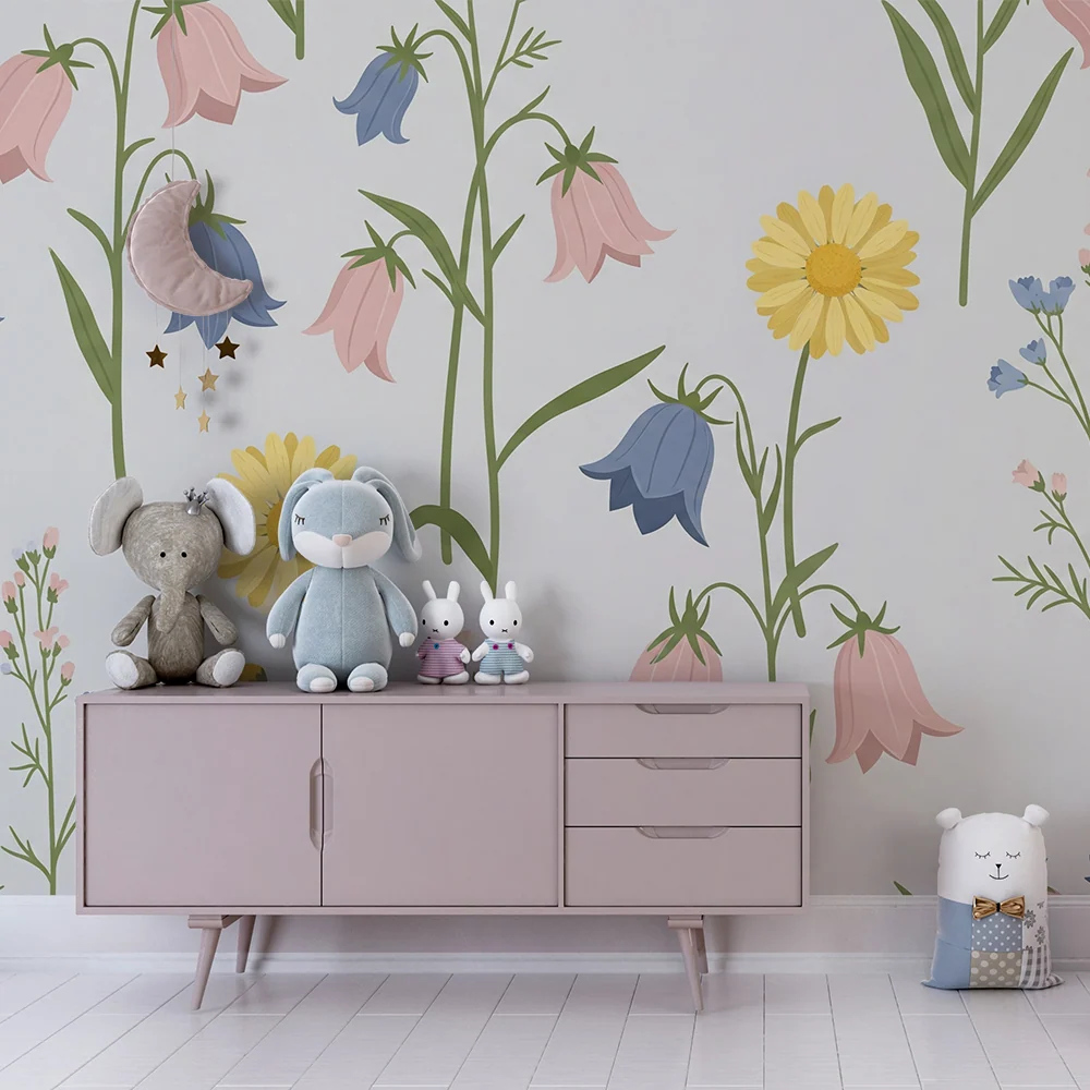 Barnetapet | Blomster i lyse pastellfarger på lys bakgrunn