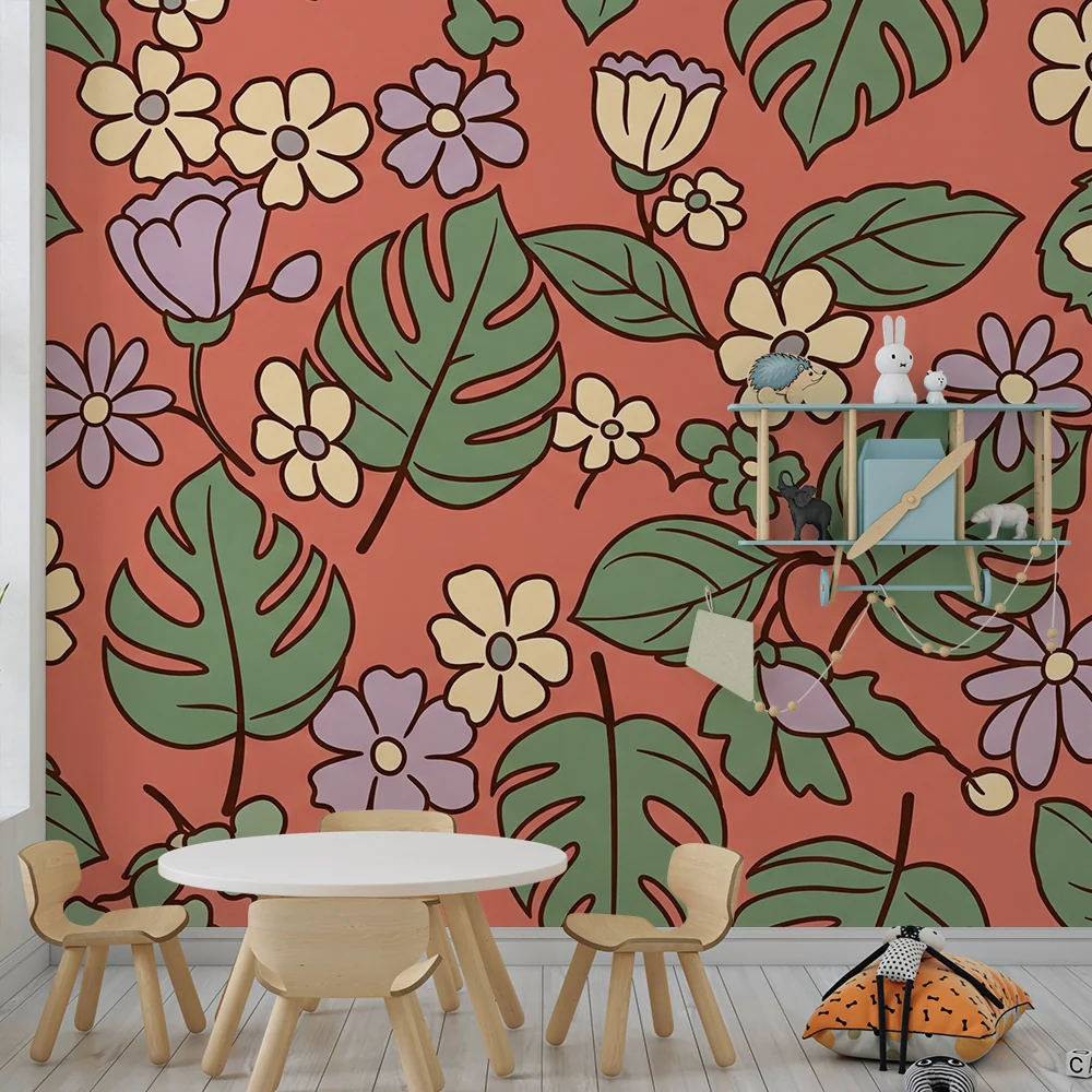 Barnetapet med fargerike blomstermotiver på korallfarget bakgrunn