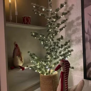 Cedertre med snø - Ink LED lyskjede - 170 cm
