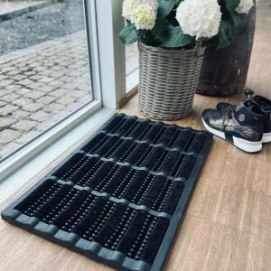 Dørmatte - GUMMI MED BØRSTE I SVART - 40x60 cm