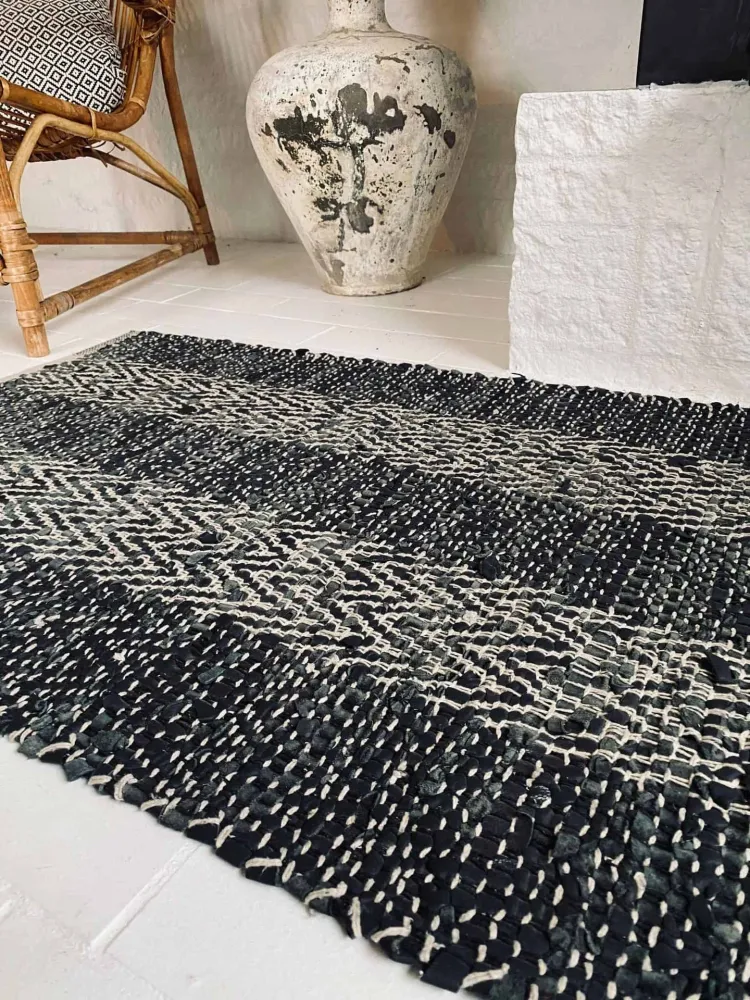 Gulvteppe i flettet skinn – 60x90 cm