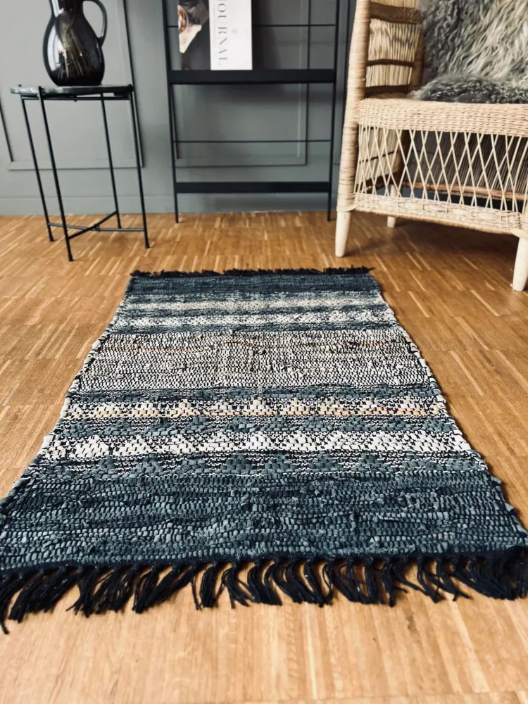 Gulvteppe i skinn - grå/blå med naturmønster - 60x90