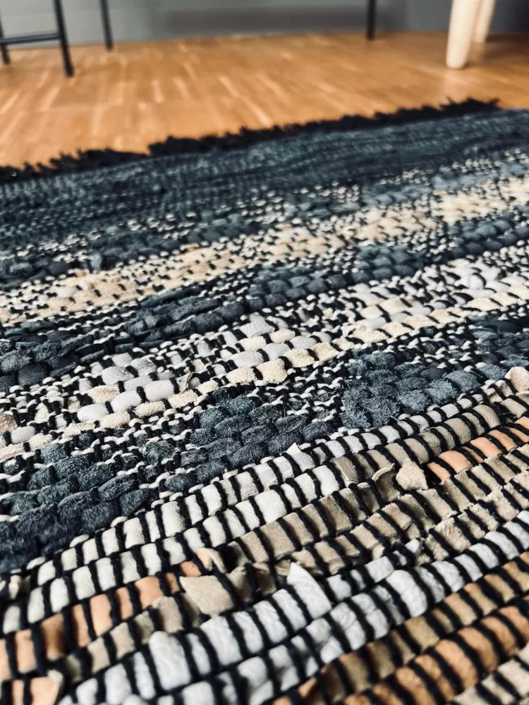 Gulvteppe i skinn - grå/blå med naturmønster - 60x90