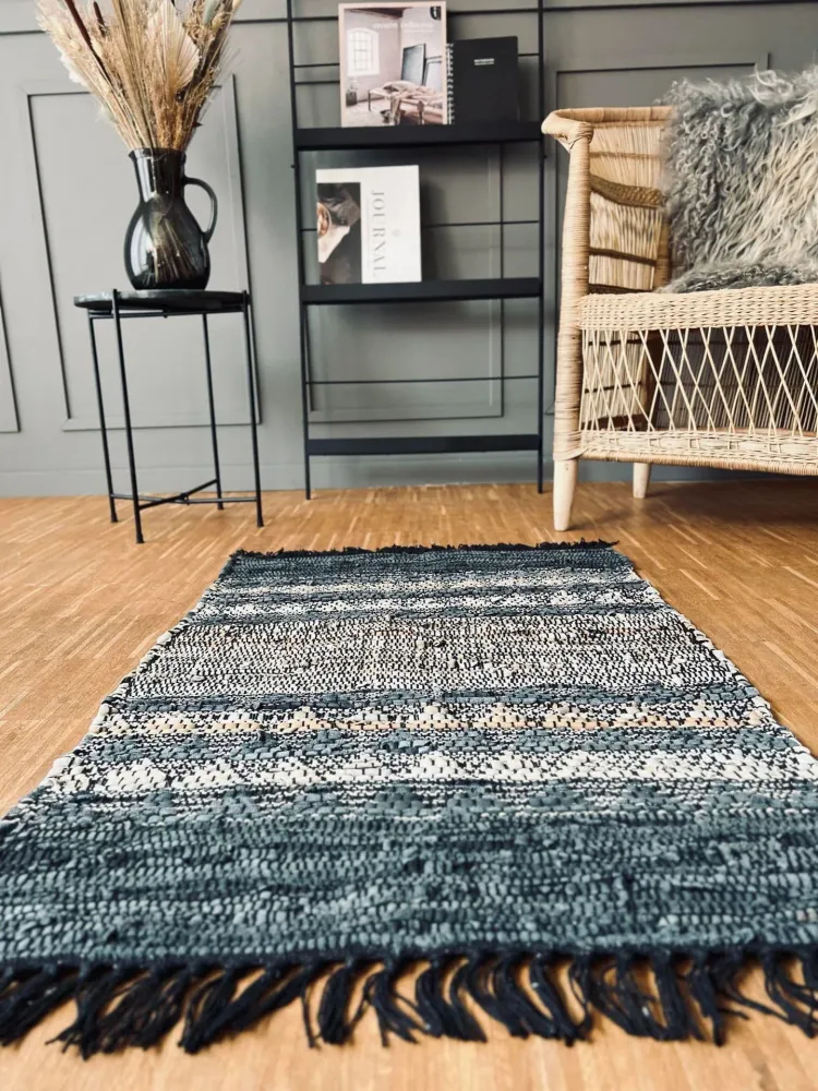 Gulvteppe i skinn - grå/blå med naturmønster - 60x90