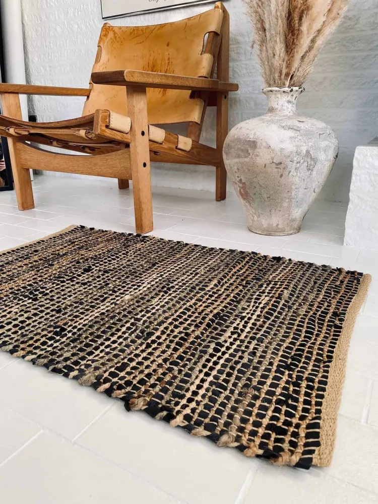 Gulvteppe i skinn og jute / baderomsmatte – 60x90cm