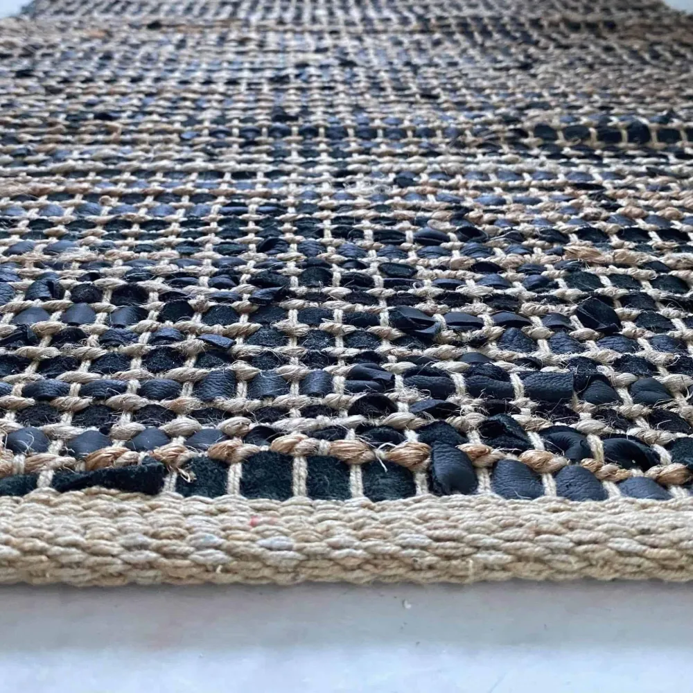 Gulvteppe i skinn og jute / baderomsmatte – 60x90cm