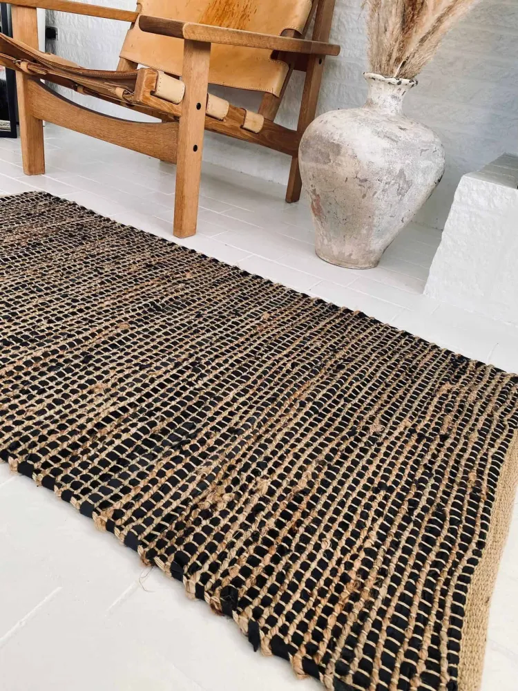Gulvteppe i skinn og jute - Svart 70x300cm