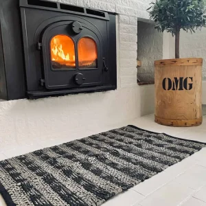 Gulvteppe i svart skinn - 60x90