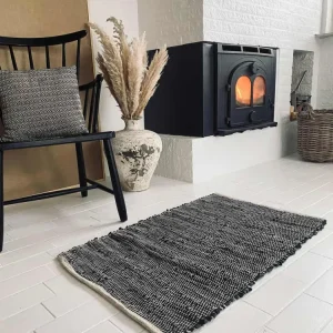 Gulvteppe i svart skinn med hvit tråd - 60x90cm