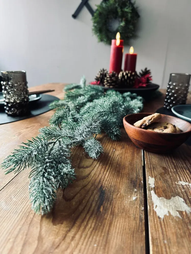 Hengende granranke med frost - 82 cm