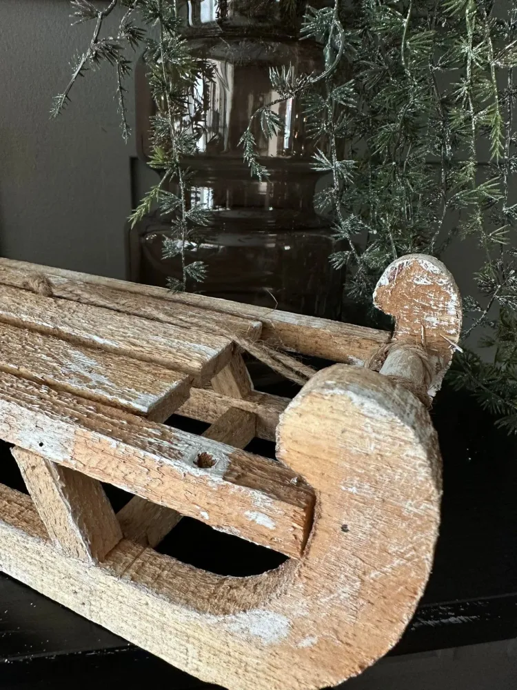 Kjelke i vasket tre - 30cm
