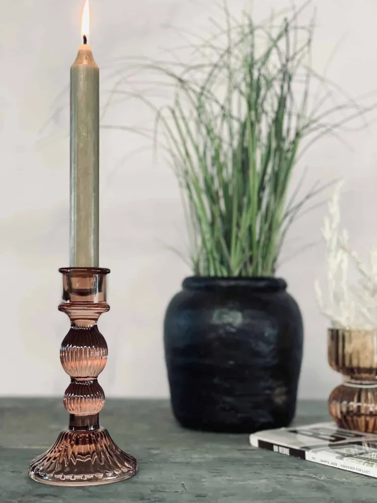 Lysestake i glass – Mellom