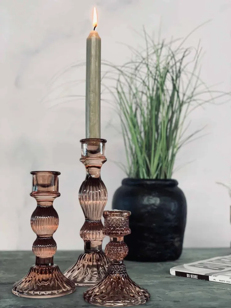 Lysestake i glass – Mellom