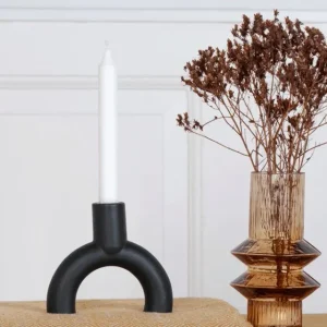 Lysestake i lekkert design - Svart keramikk