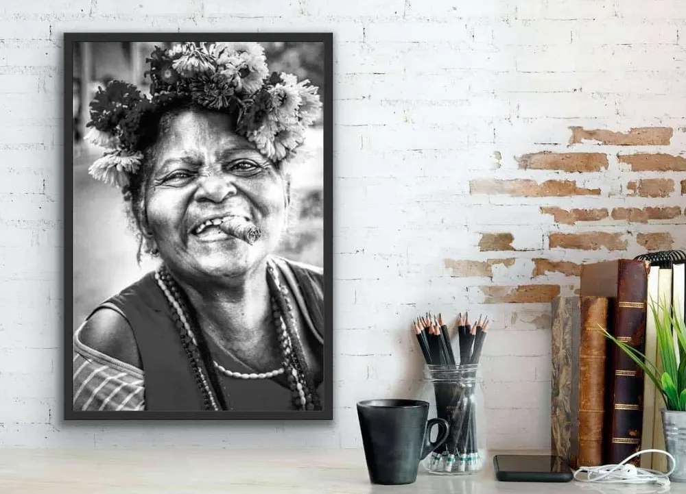 Plakat Cubaner med blomster i håret - Sort / Hvit 50x70