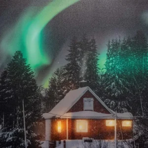 Rødt hus med nordlys bak - lerret med ramme
