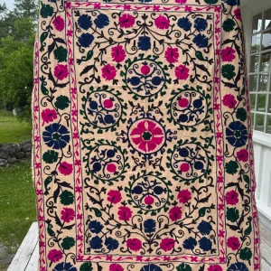Suzani - brodert bomull (raw cut)