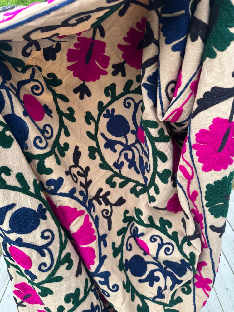 Suzani - brodert bomull (raw cut)