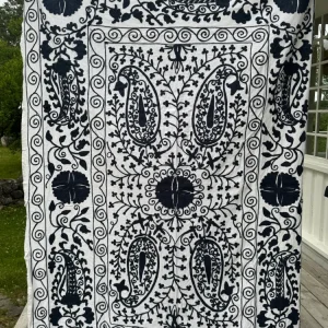 Suzani - brodert bomull (raw cut)
