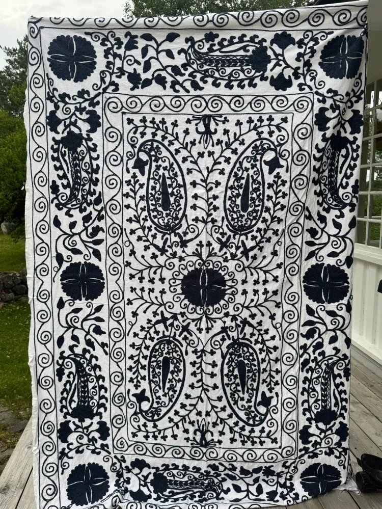 Suzani - brodert bomull (raw cut)