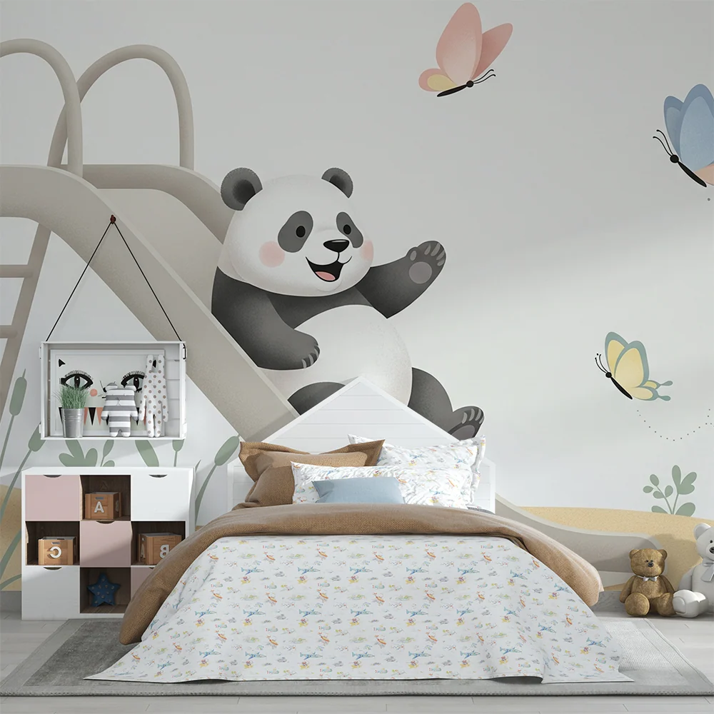 Tapet barnerom | Glad panda på sklie med sommerfugler