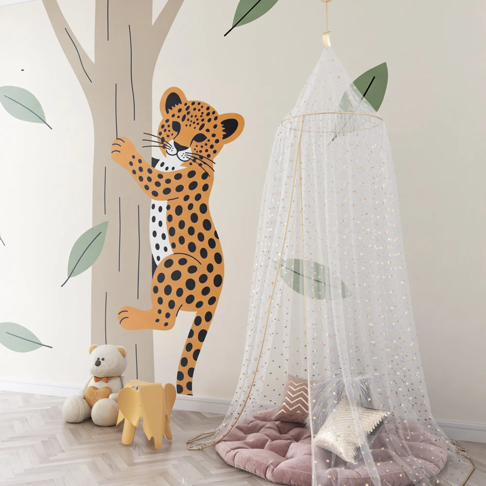 Tapet barnerom | Liten rampete leopard i naturen