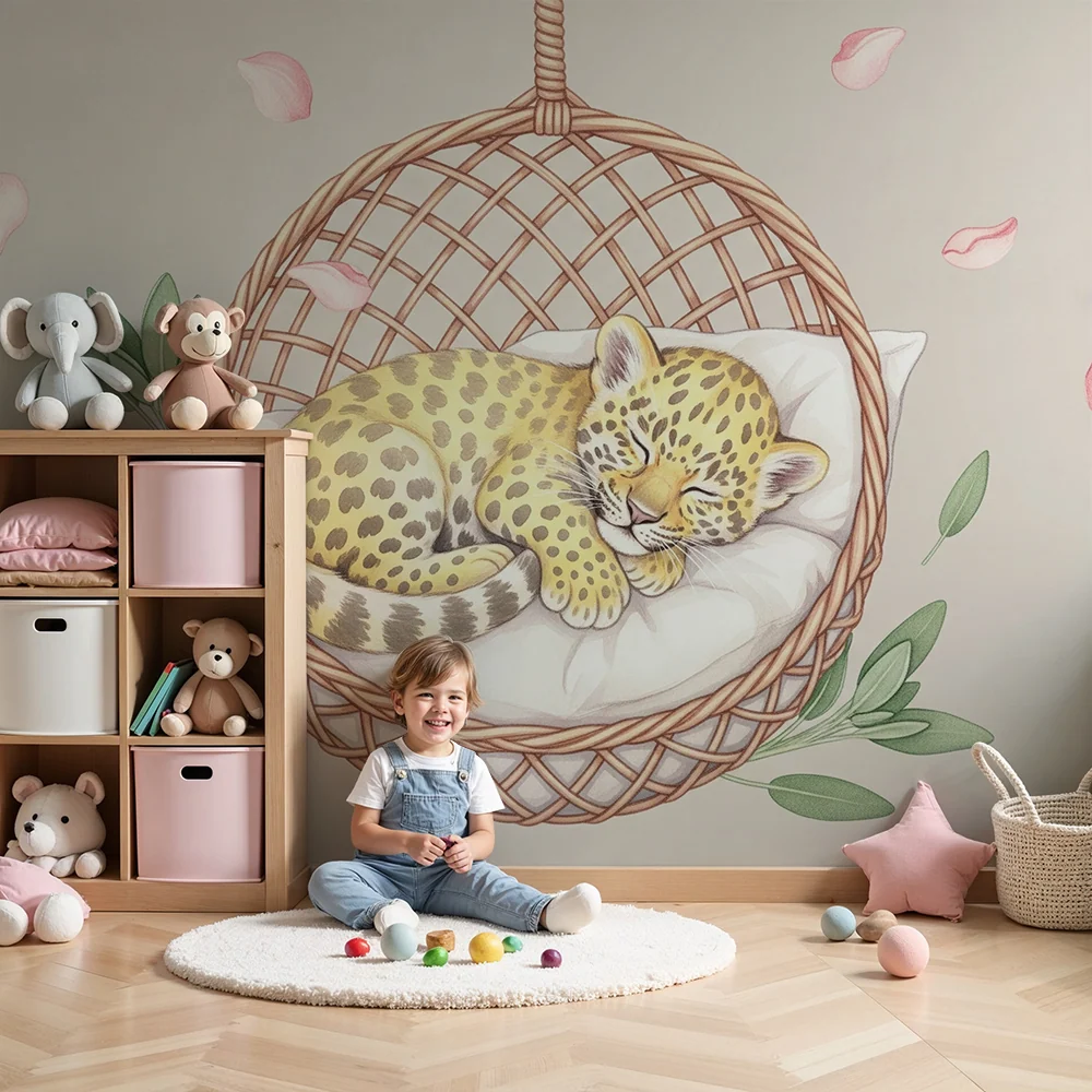 Tapet barnerom | Liten sovende leopard i kurven sin