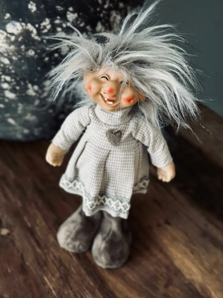 Trollebarn – Jente