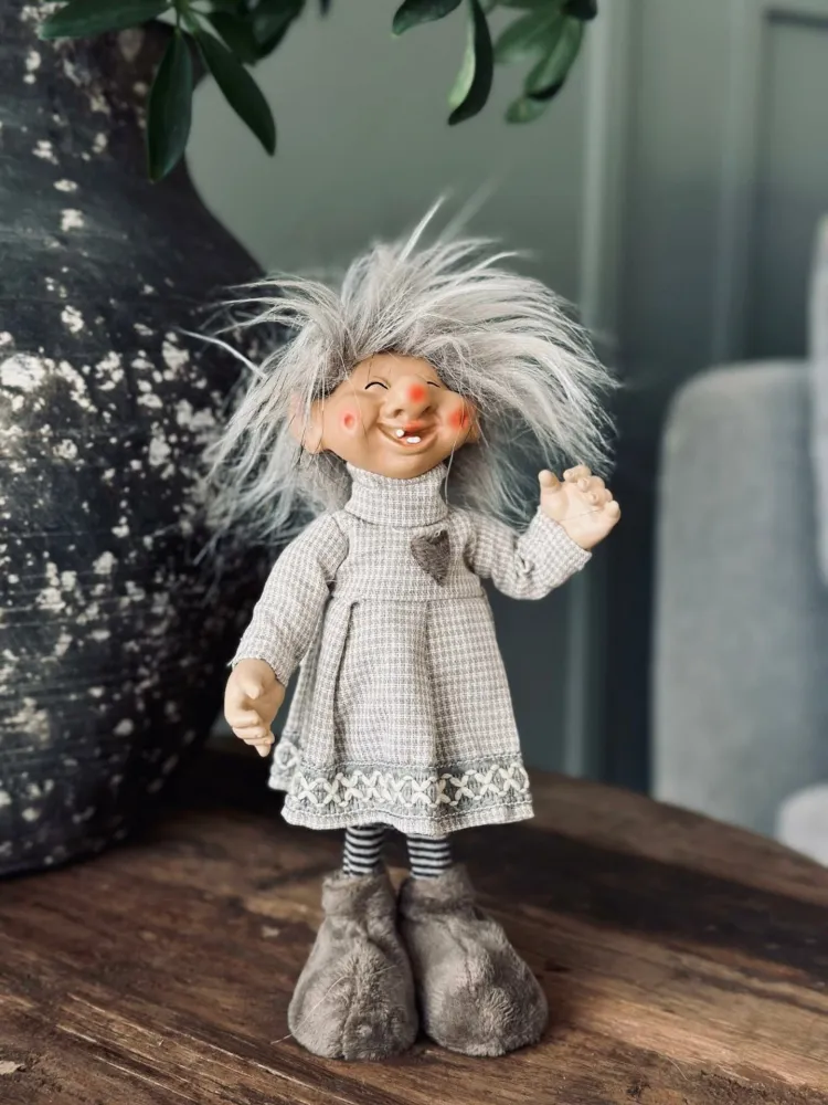 Trollebarn – Jente