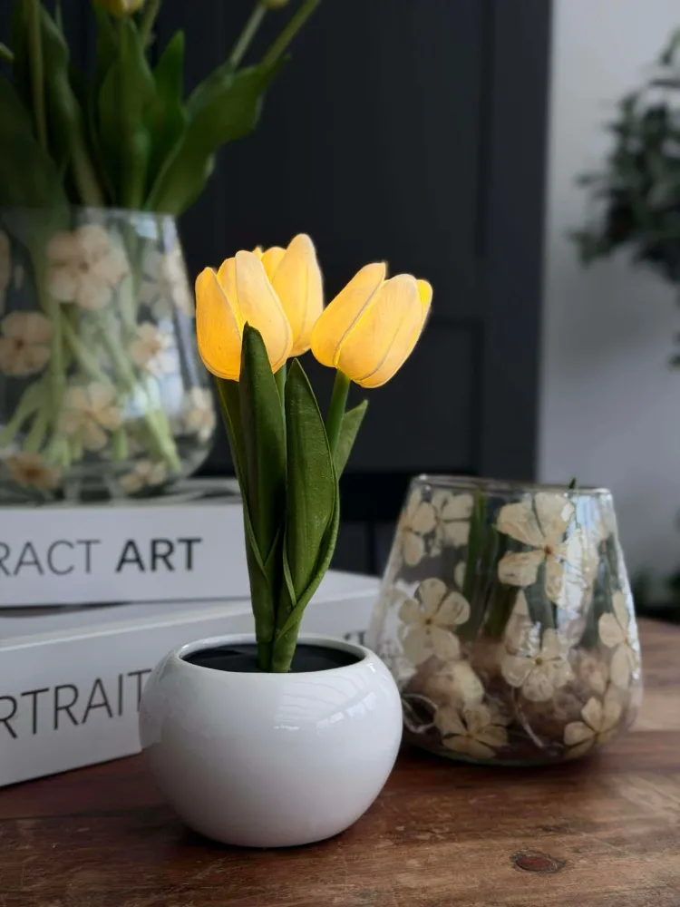 Tulipaner med lys - Hvit